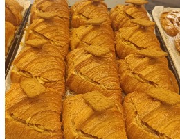 Lotus Croissant
